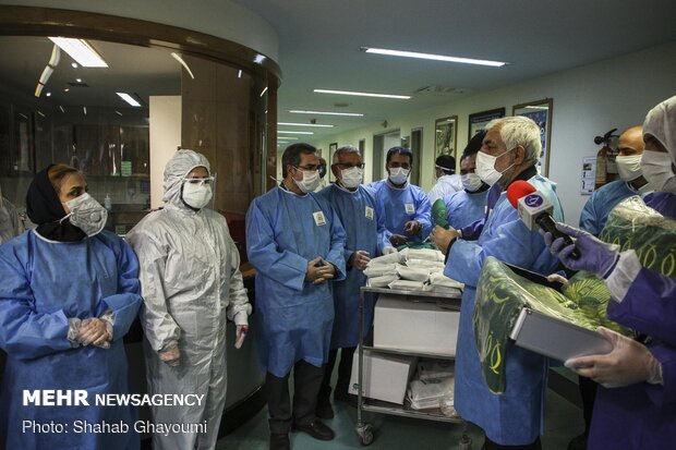 Goodwill ambassadors of Imam Reza (PBUH) visit coronavirus patients in Tehran’s Milad…