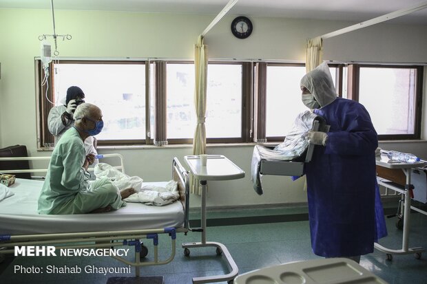 Goodwill ambassadors of Imam Reza (PBUH) visit coronavirus patients in Tehran’s Milad…