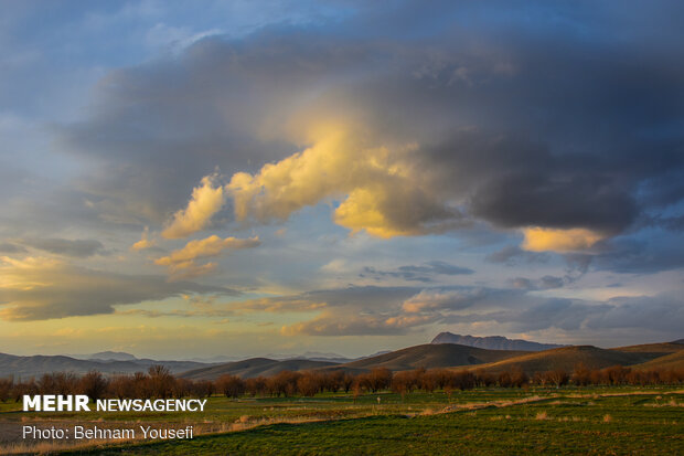 Beautiful landscapes of 'Qaleh-ye Ashna Khvor' in Khomeyn
