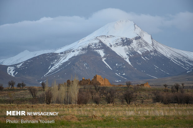 Beautiful landscapes of 'Qaleh-ye Ashna Khvor' in Khomeyn
