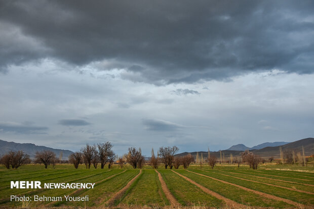 Beautiful landscapes of 'Qaleh-ye Ashna Khvor' in Khomeyn
