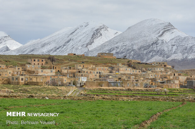 Beautiful landscapes of 'Qaleh-ye Ashna Khvor' in Khomeyn
