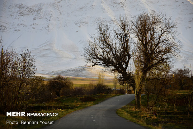 Beautiful landscapes of 'Qaleh-ye Ashna Khvor' in Khomeyn
