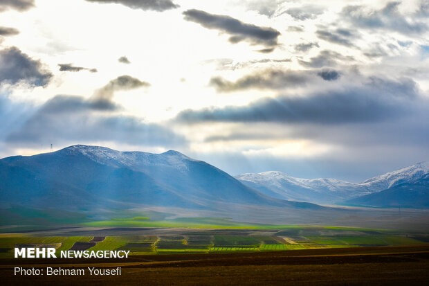 Beautiful landscapes of 'Qaleh-ye Ashna Khvor' in Khomeyn
