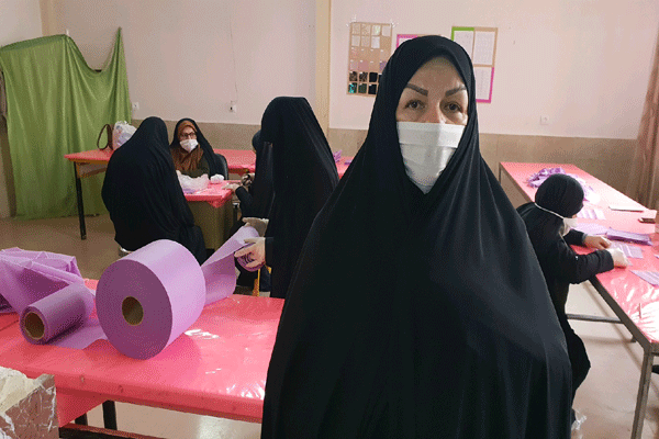 هنرستانهای قزوین در تولید ماسک و اقلام بهداشتی مشارکت می کنند