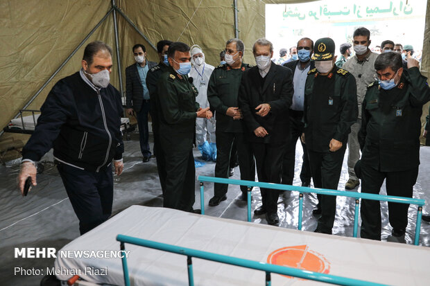 Parl. speaker Larijani visits IRGC temporary hospital