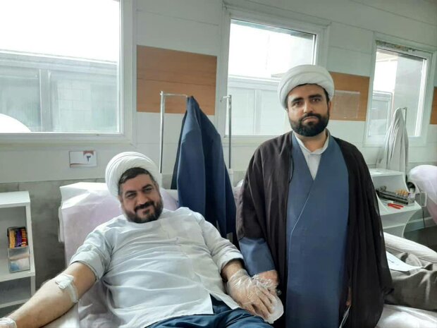 اهدای خون توسط ائمه جماعات و روحانیون با دعوت تبلیغات اسلامی