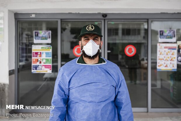 ۲۳ سال است که پاسدار است.او متاهل است و دو فرزند دارد.حدود یک ماه است که در بیمارستان رازی رشت مشغول خدمت رسانی به بیماران کرونایی است.
