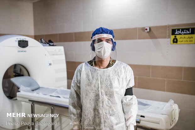 ۲ سال است پاسدار است.او مجرد است. حدود یک ماه است که در بیمارستان حضرت رسول اکرم (ص) مشغول خدمت رسانی به بیماران کرونایی است.
