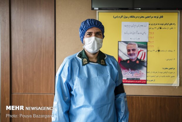۱۹ سالیست پاسدار است.او متاهل است و دو فرزند دارد.حدود یک ماه است که در بیمارستان حضرت رسول اکرم (ص) مشغول خدمت رسانی به بیماران کرونایی است.
