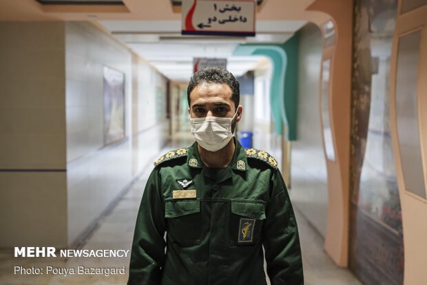 ۱۵ سالیست پاسدار است.او متاهل است و سه فرزند دارد. حدود یک ماه است که در بیمارستان حضرت رسول اکرم (ص) مشغول خدمت رسانی به بیماران کرونایی است.
