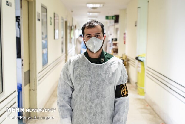۵ سال است پاسدار است.او متاهل است و فرزندش ۱ ماه و نیم دارد.حدود یک ماه است که در بیمارستان حضرت رسول اکرم (ص) مشغول خدمت رسانی به بیماران کرونایی است.
