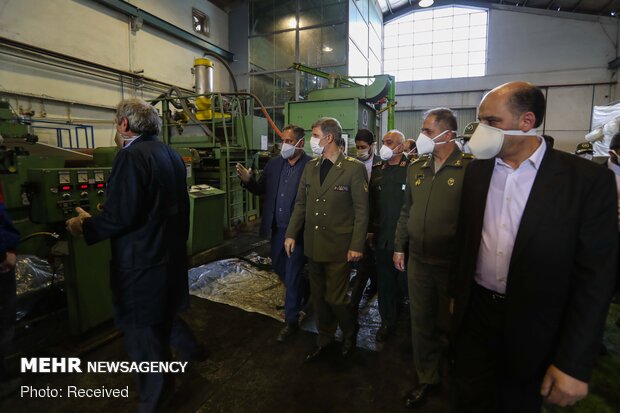 Defense min. pays visit to factories of sanitary ware production
