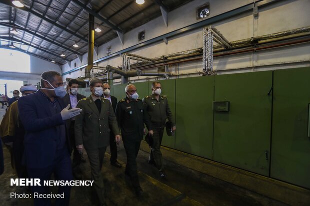 Defense min. pays visit to factories of sanitary ware production
