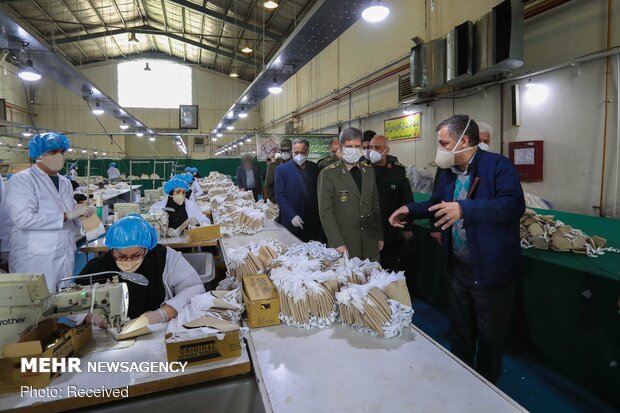 Defense min. pays visit to factories of sanitary ware production
