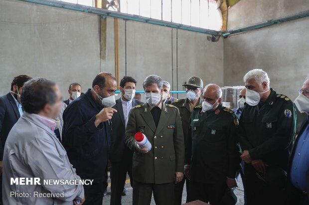 Defense min. pays visit to factories of sanitary ware production
