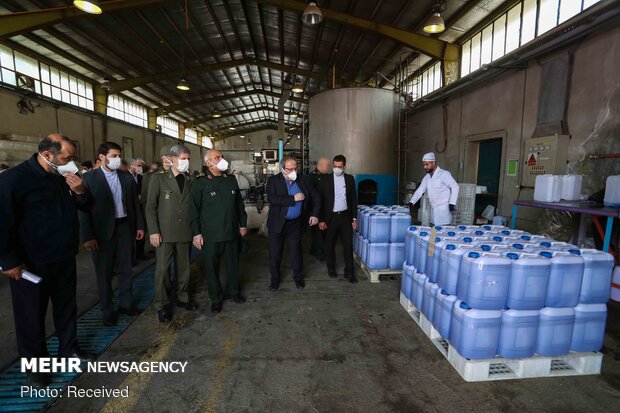 Defense min. pays visit to factories of sanitary ware production
