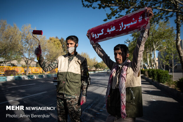 فعالیت‌های جهادی دانش آموزان با ضد عفونی خودرو ها در شیراز