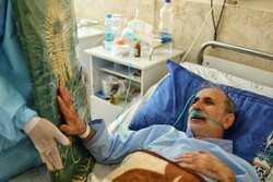 توزیع غذای متبرک آستان قدس رضوی در بیمارستان ولیعصر (عج) زنجان