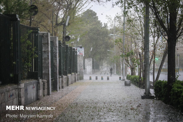 Hailstorm hits Tehran on Thursday
