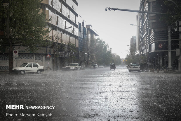 Hailstorm hits Tehran on Thursday
