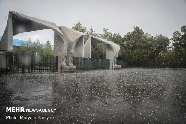 Hailstorm hits Tehran on Thursday
