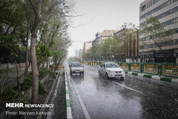 Hailstorm hits Tehran on Thursday
