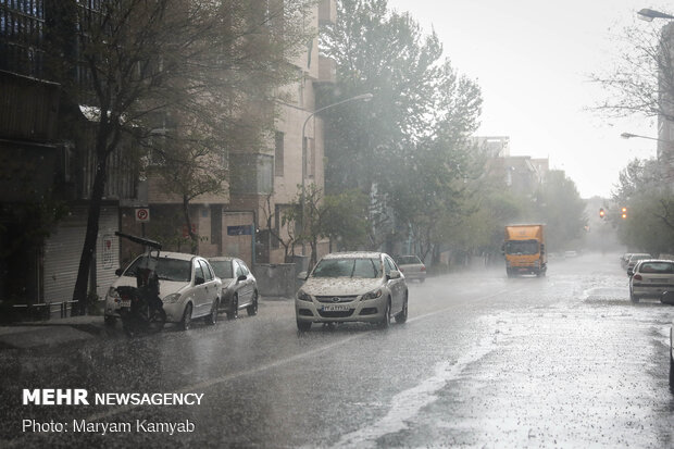 Hailstorm hits Tehran on Thursday
