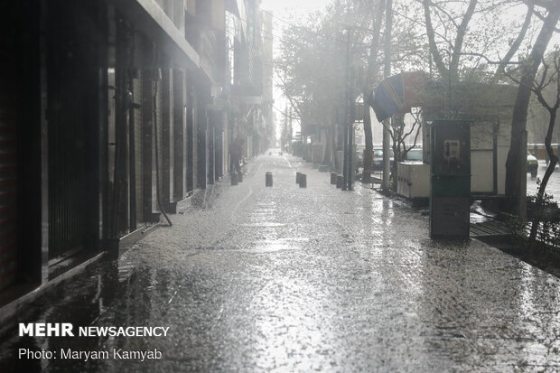 Hailstorm hits Tehran on Thursday
