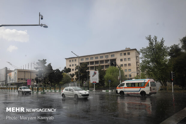 Hailstorm hits Tehran on Thursday
