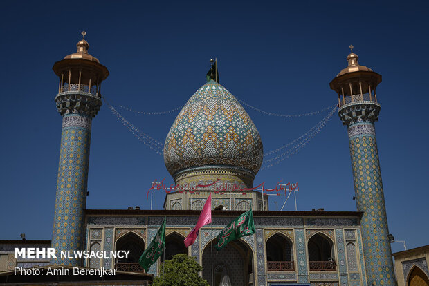 توزیع اقلام بین مجاورین حرم حضرت سید علاالدین حسین(ع) شیراز