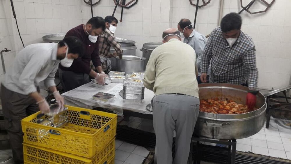 تامین غذای روزانه ۳ بیمارستان توسط نیروهای جهادی دانشگاه شریف/تا مهار کرونا کنار کادر درمان هستیم