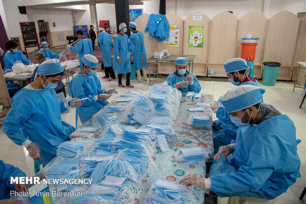 Volunteer groups produce 20,000 masks in Shiraz