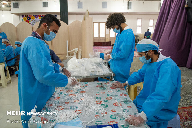 Volunteer groups produce 20,000 masks in Shiraz