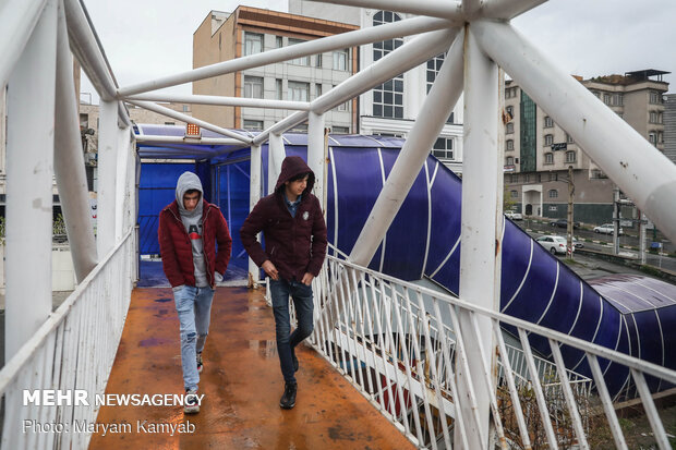 Rain freshens up Tehran 