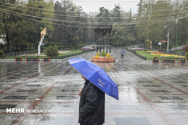 بارندگی ها ادامه دارد/احتمال وزش باد در تهران