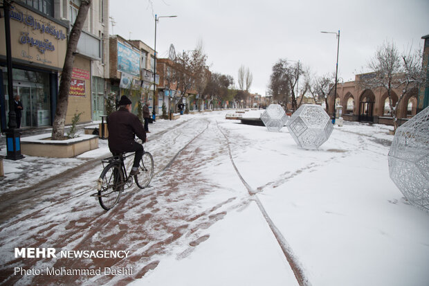 Springtime snow falls across Ardebil

