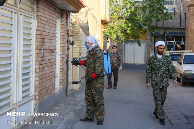 A seminary student from Russia disinfcteing thoroughfares in Qom