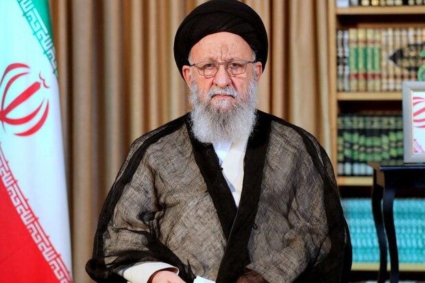 نماینده ولی فقیه در گلستان رأی خود را به داخل صندوق انداخت