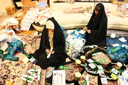 آبادان میں نیازمند افراد کے درمیان غذائی اور طبی اشیاء کی تقسیم