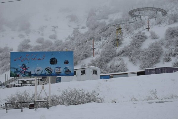 آستارا- ارتفاع بارش برف بهاری در گردنه کوهستانی حیران شهرستان آستارا به...