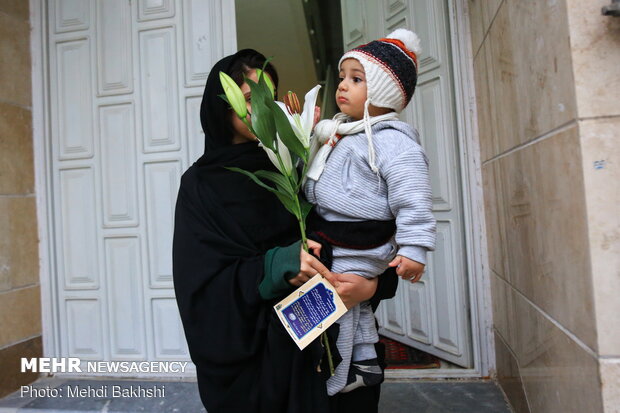 اهداء گل و جشن خیابانی نیمه شعبان در قم