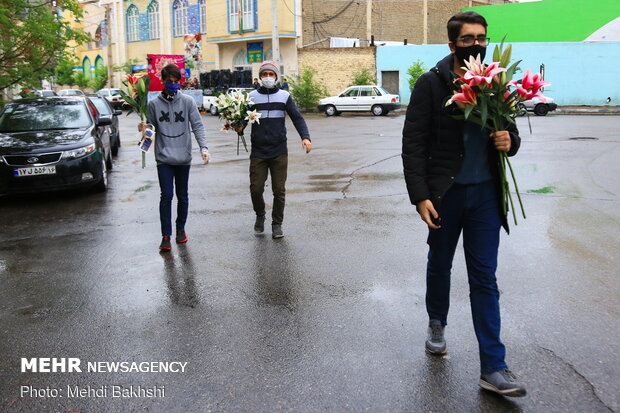 اهداء گل و جشن خیابانی نیمه شعبان در قم