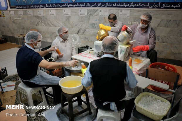 تهیه آبمیوه در مسجد برای بیماران مبتلا به کرونا