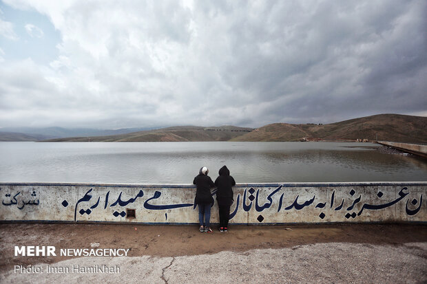 Hamedan Dam in west Iran overflows