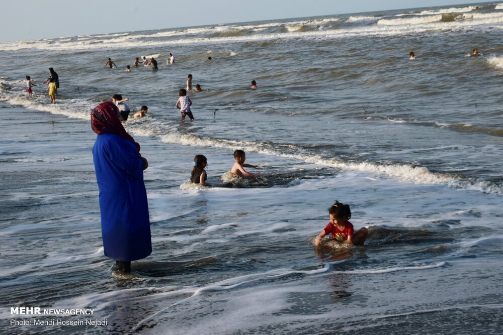 پروتکل‌ها در ساحل بوشهر رعایت نمی‌شود/لزوم آگاهی بخشی به شهروندان