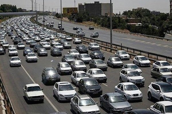 کاهش ۶ درصدی ترددهای جاده‌ای/ترافیک سنگین آزادراه قزوین-کرج-تهران