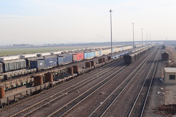 تفاهم‍نامه راه‌آهن با سرمایه گذار بخش خصوصی در بندر خشک آپرین