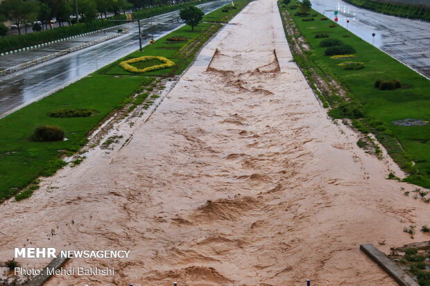 Heavy rainfall, flood in Qom prov.