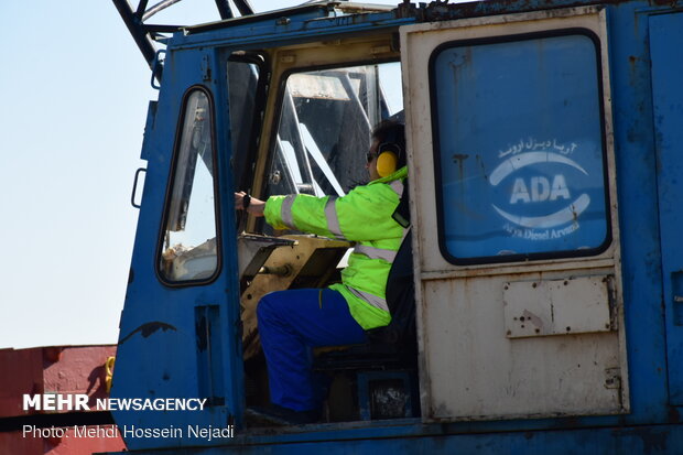 Goods loading, unloading in Astara port
